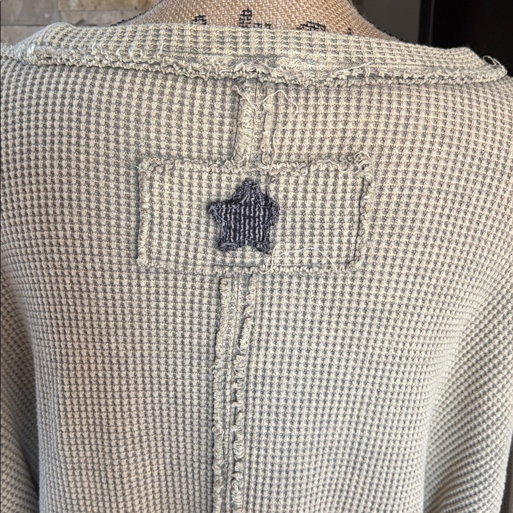 Oil & Hali tan thermal waffle weave long sleeve shirt stars and grommets hi lo - Picture 10 of 16